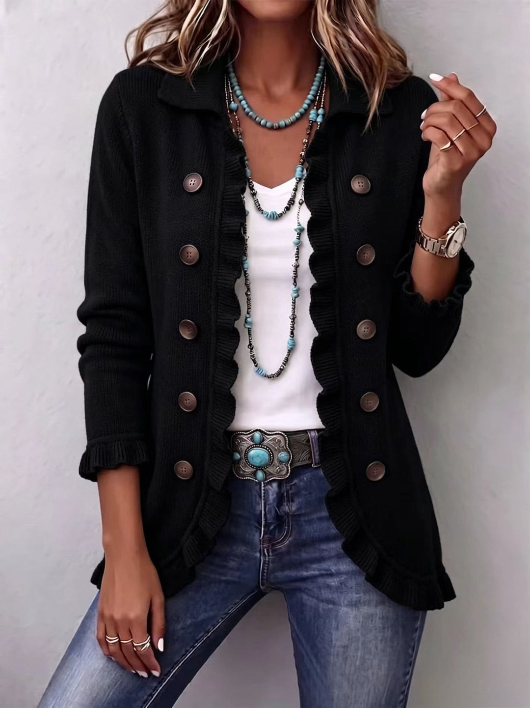 Zaira | Rippstrickjacke in Tiefschwarz mit Rüschen